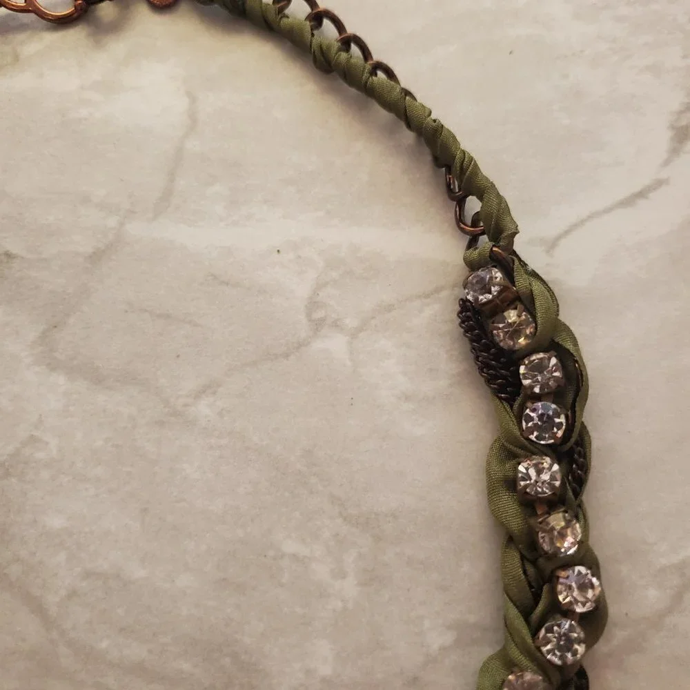 💚 J.Crew Olive Green Fabric Gunmetal Rhinestones Crystals Twisted Necklace 💚